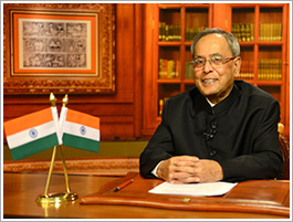 Pranab Mukherjee总统向GST发布了宪法修正案