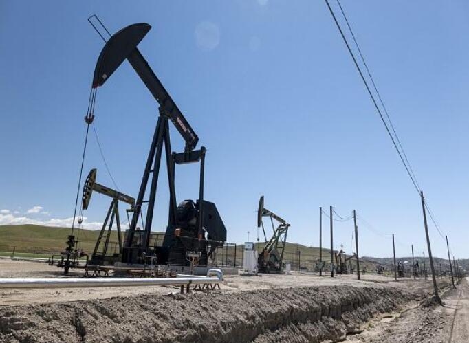 油价因库存减少而小幅走高 布伦特原油突破每桶75美元