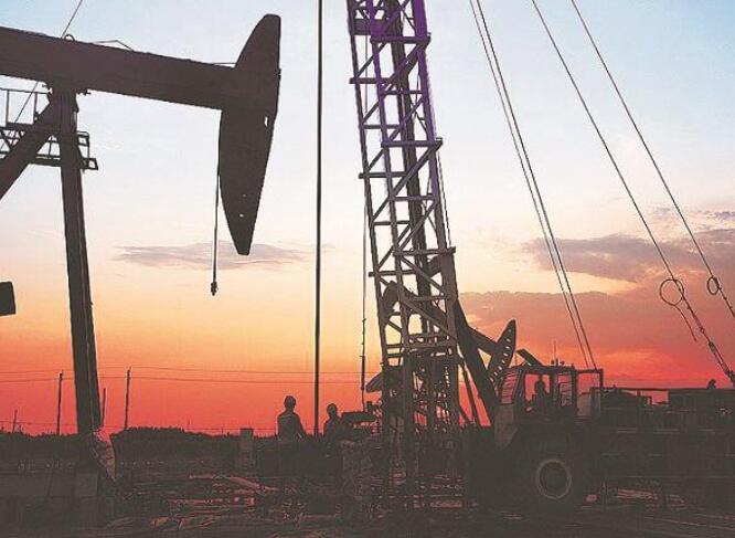 随着美国推动欧佩克增产原油 油价小幅走低
