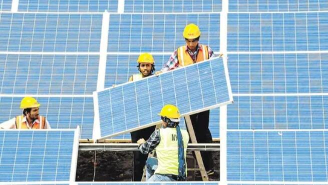 太阳能公司在印度制造推动下排队出售股票