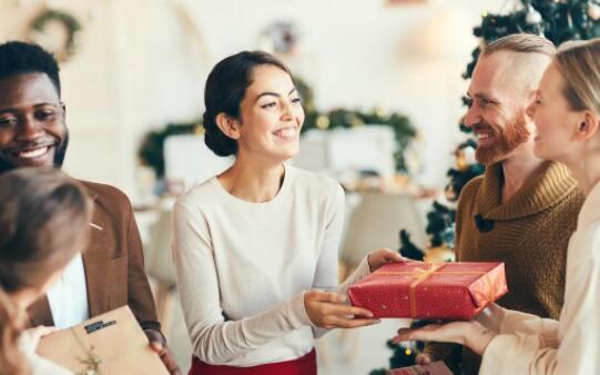 56%的美国消费者可能会使用先买后付计划来支付假日购物费用