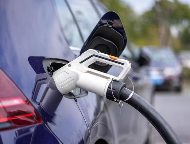 到2050年电动汽车可能会使全球炼油能力需求减少一半