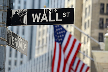 华尔街周一结束了;银行，酌情股票滑倒