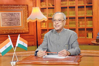 Modi给了经济的新方向：Pranab Mukherjee.