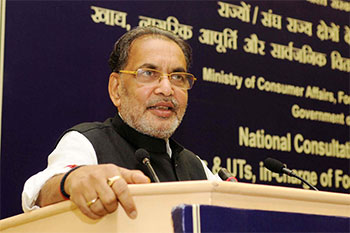 政府正在迅速努力储存易腐农产品：Radha Mohan Singh.