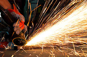 钢铁产量增长9％，出口增长60％