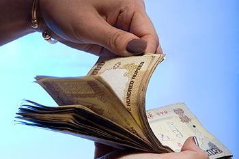 银行官员的旧卢比500卢比高于5,000卢比的存款将是可疑的：RBI.