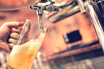 今年啤酒越来越超越饮品，销售缩放
