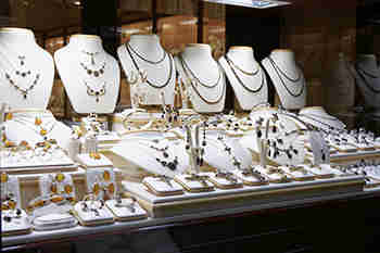 珠宝卷在近期持续延长黄金价格上的持续上升：ICRA.