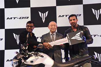 2016年AUTO EXPO：Yamaha推出Roadster Motard  -  Yamaha MT-09与John Abraham