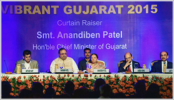 在加热的Gujarat 2017活动中在管道中30万Lakh Cr Mous