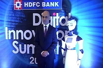 如果您在最近的HDFC银行分行看到人形，请不要震惊