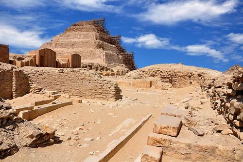 Djoser金字塔是世界上最古老的石头建筑经过14年的修复后