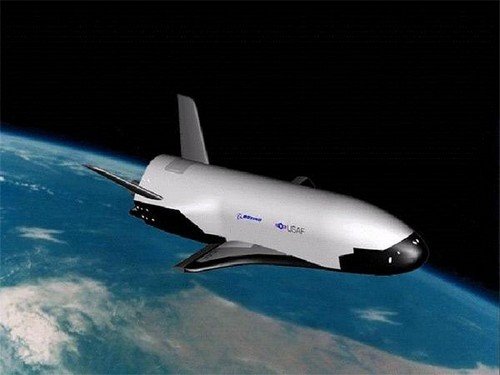 神秘的X37B航天飞机结束了7个月的轨道运行