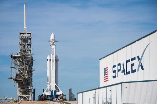 汤姆克鲁斯与SpaceX公司和美国宇航局合作在外太空拍摄电影