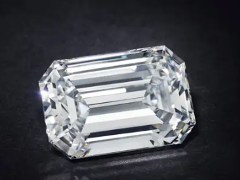 28克拉钻石成为网上有史以来最昂贵的珠宝