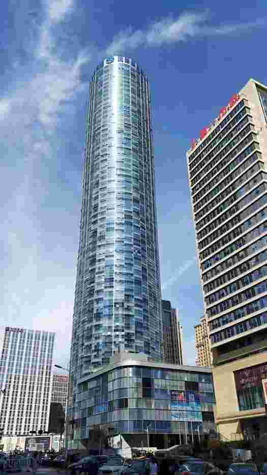 青岛“定海神针”目前我市建成使用的最高楼宇 乘电梯42秒可达楼顶