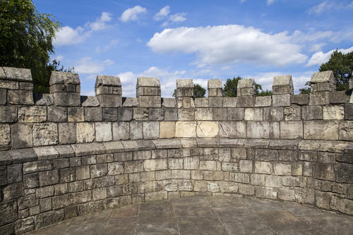 出租这个可以俯瞰伦敦罗马城墙遗址的排屋