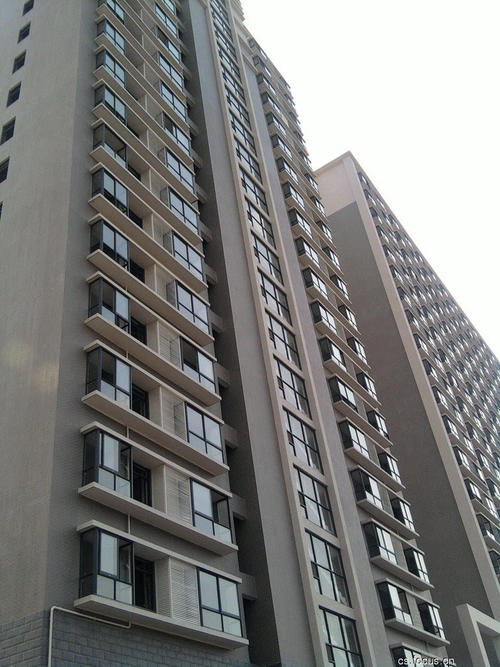 基隆西的第一个四层公寓楼完工