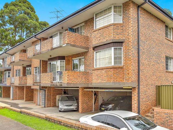 悉尼西郊Westmead的一个单元块以三百万的价格卖给了当地家庭