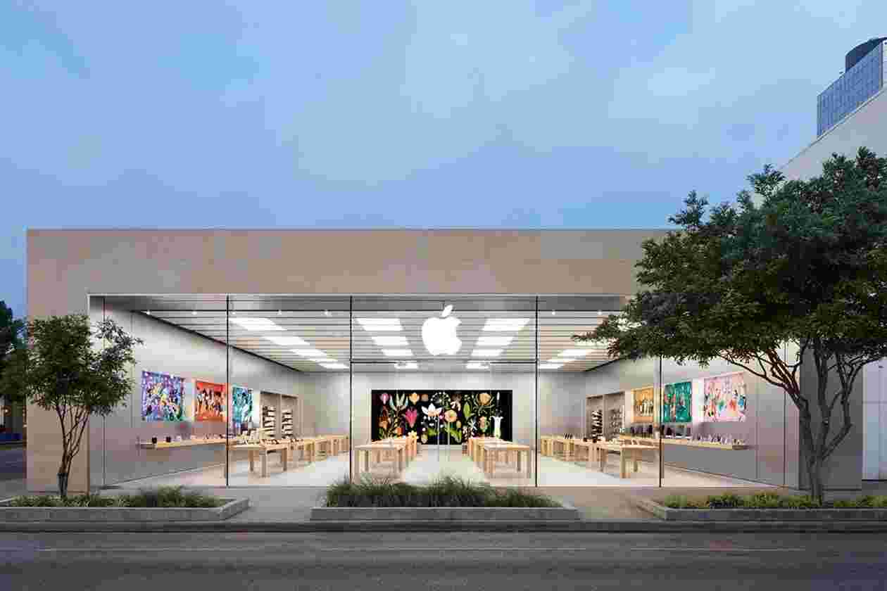 苹果计划在八月底之前重新开放一些关闭的苹果商店