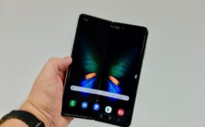 三星Galaxy Fold 2可能会提供令人兴奋的新功能