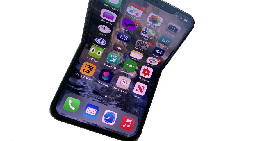 未来可折叠的iPhone可能会自行修复显示屏上的划痕或凹痕
