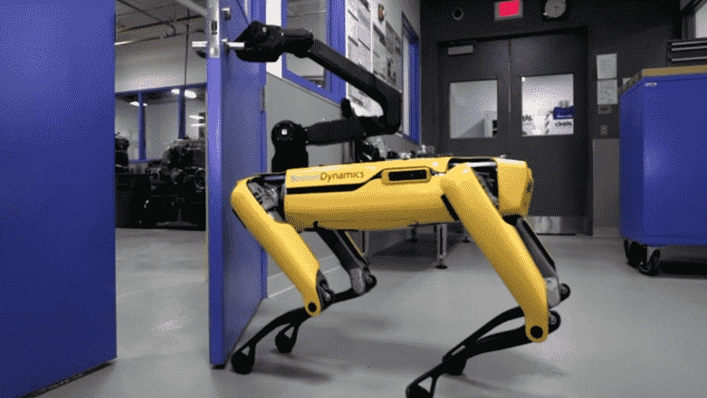 机械臂和自动充电基座升级现场已由波士顿动力公司正在使用