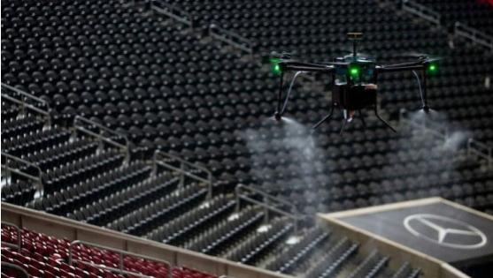 无人机 被亚特兰大的梅赛德斯-奔驰体育场部署消毒