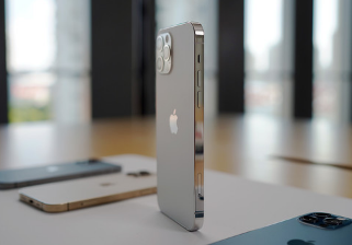 iPhone 13系列可能也不会采用高刷新率屏幕