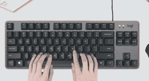 罗技K835机械键盘采用铝制外壳设计和84键精巧键盘设计
