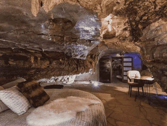 在奥沙克的野生数百万美元的洞穴之家
