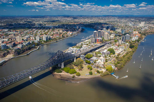 Glen Waverley的房子在大型拍卖会上航行