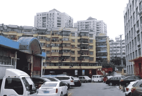 广州一处城中村部分出租房经过了改造变成了公寓楼房