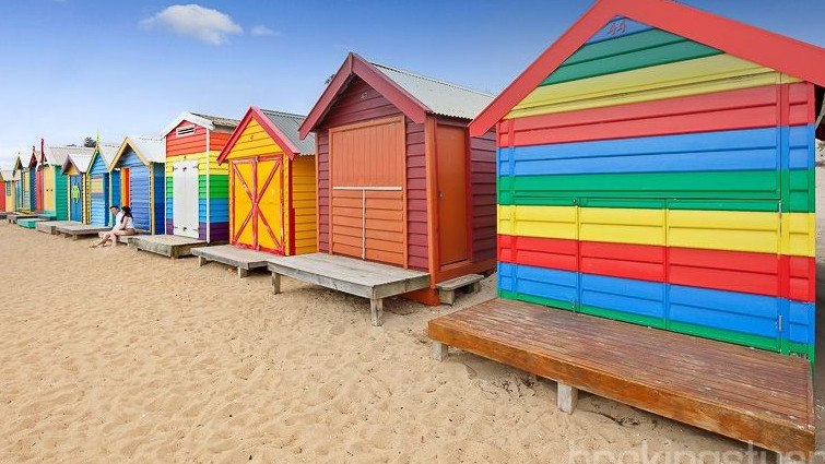 昆士兰州的海滩棚结束了所有的沐浴箱