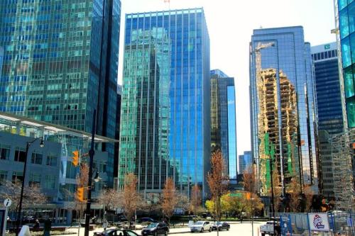 为温哥华市中心建议的三十一层办公大楼