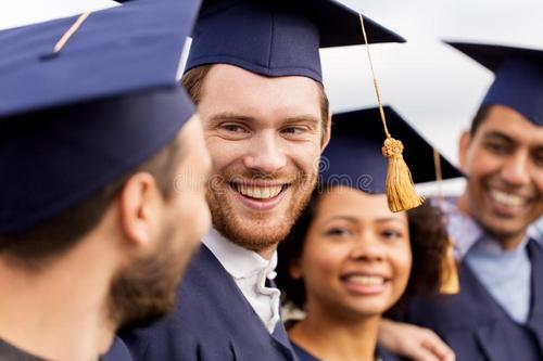 拥有学士学位或更高学历的美国人更有可能在30岁之前拥有一所房子