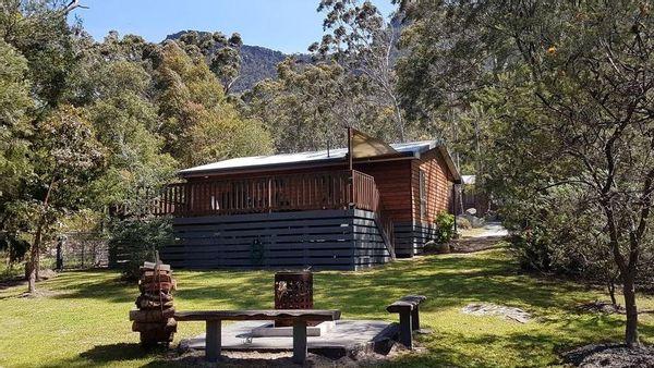 一间朴实的维多利亚式小屋已被加冕为澳大利亚排名第一的度假屋。