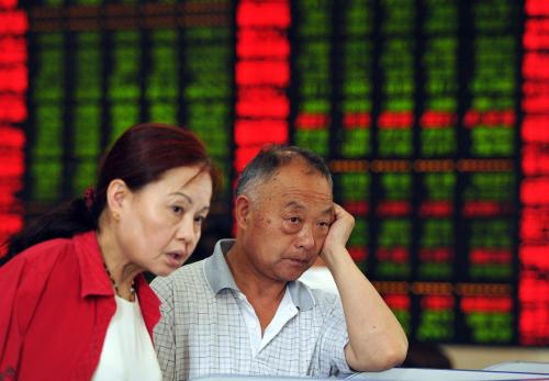 中国股市因IPO公告和房地产预警而下滑