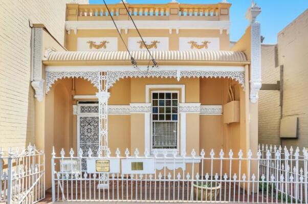 悉尼Woollahra的显微外科医师Paul Lendvay的房屋正在出售