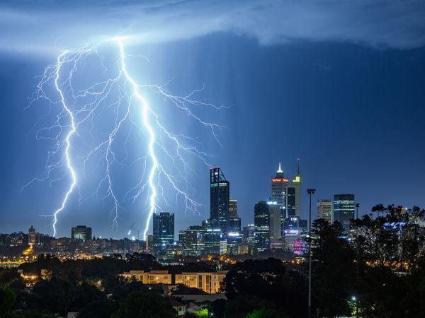 如何在暴风雨来临前做保护住宅的准备