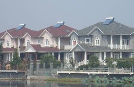 这个近乎全新的海滨住宅中欣赏河流全景