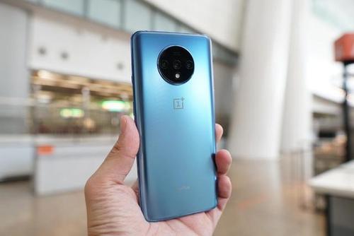 科技在线：OnePlus7的升级版和OnePlus7Pro的较便宜版本