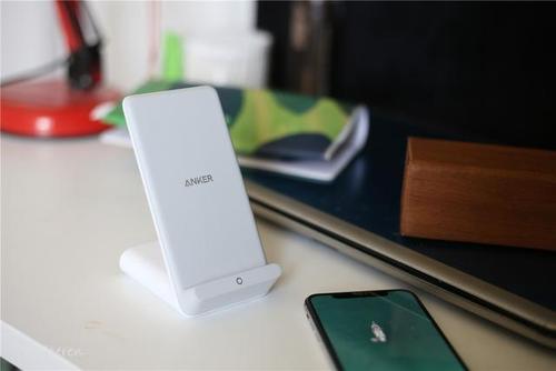 科技在线：这款Anker无线充电座支持iPhone最快的7.5w无线充电标准