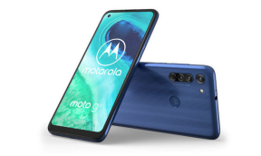 摩托罗拉日前终于推出了Moto G8这款手机